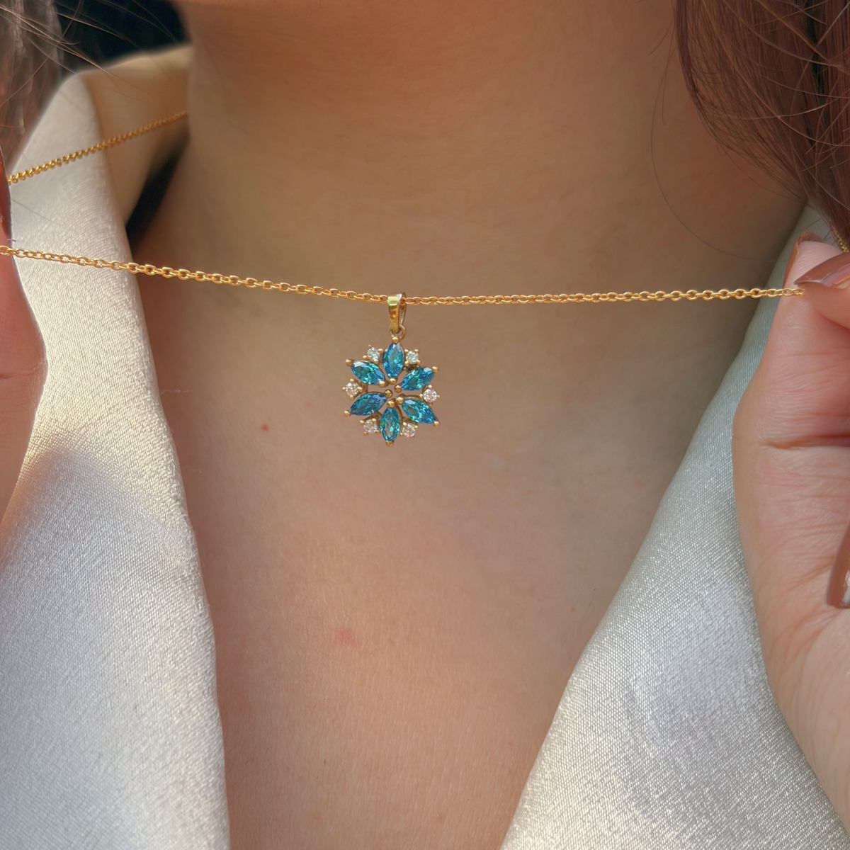 The Snowflake Hues